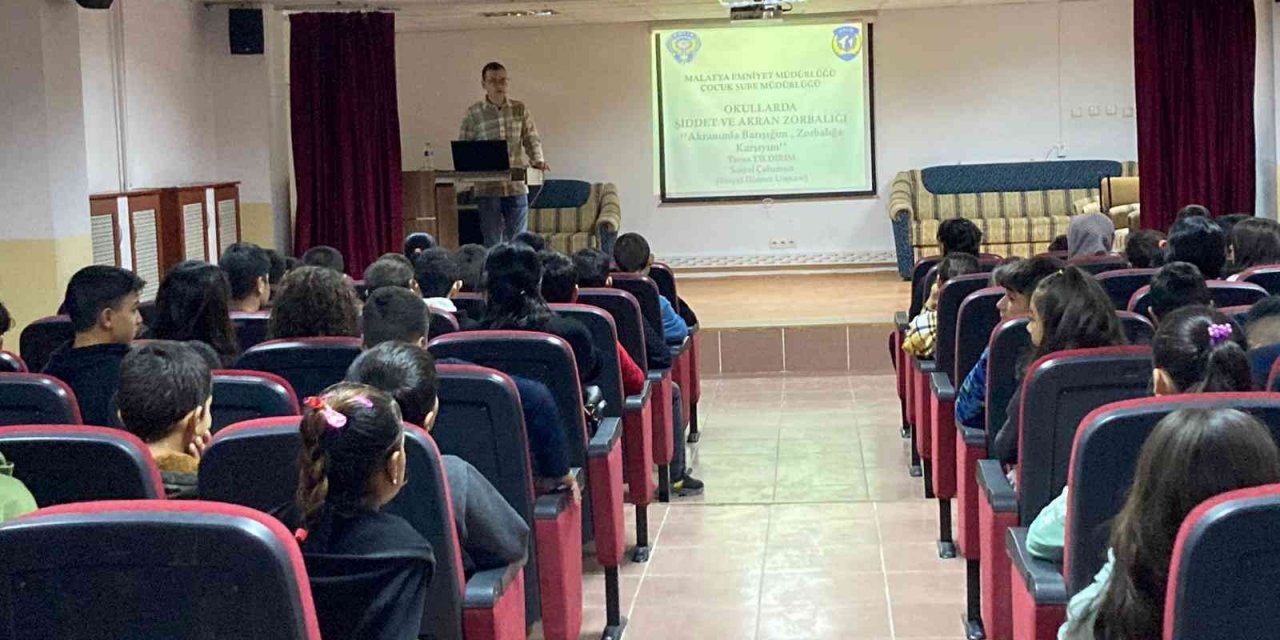 Polis öğrencilere ‘akran zorbalığını” anlattı