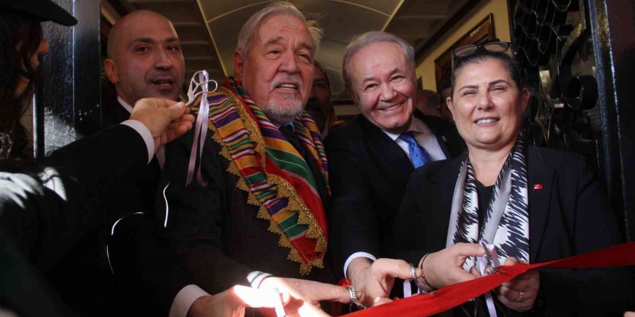 Söke’de "Kaktüslü Ev" kitapevine dönüştürülerek açılışı yapıldı