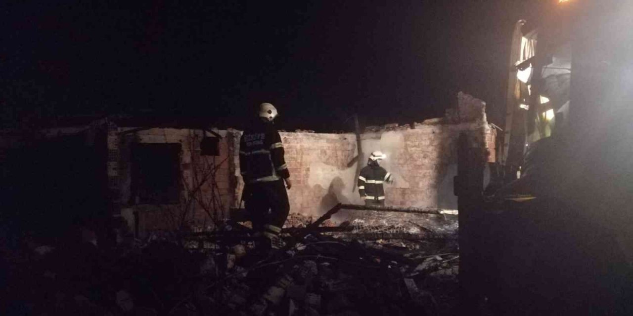 Tekirdağ’da bağ evi alev alev yandı