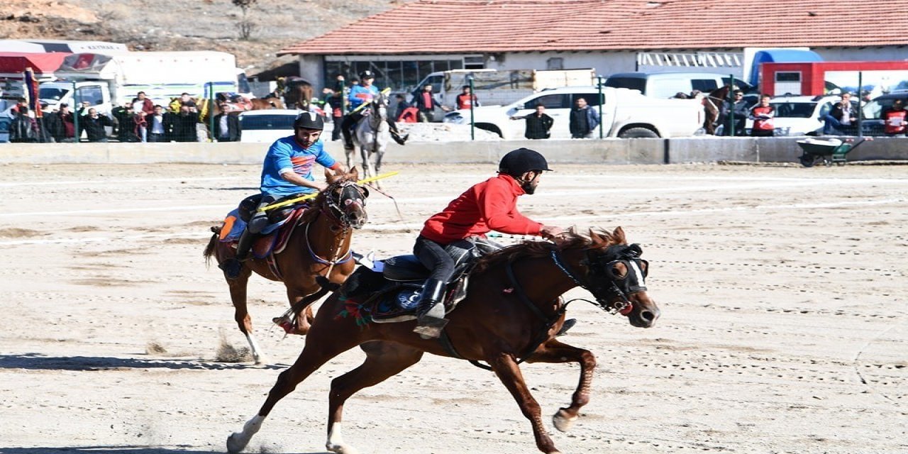 Geleneksel Atlı Cirit Turnuvası başladı