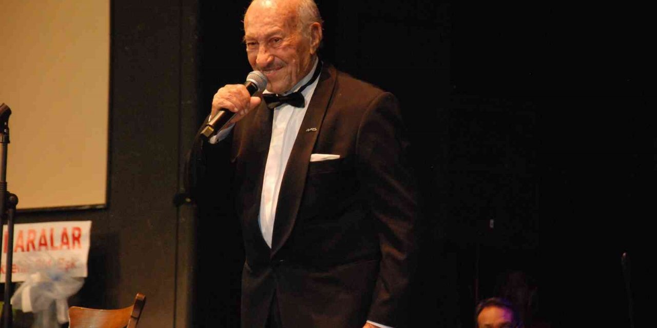 Mustafa Sağyaşar 70. sanat yılını Adana’da konserle kutladı