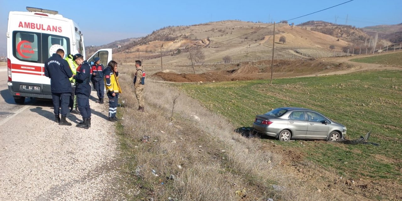 Şarampole yuvarlanan otomobilin sürücüsü yaralandı