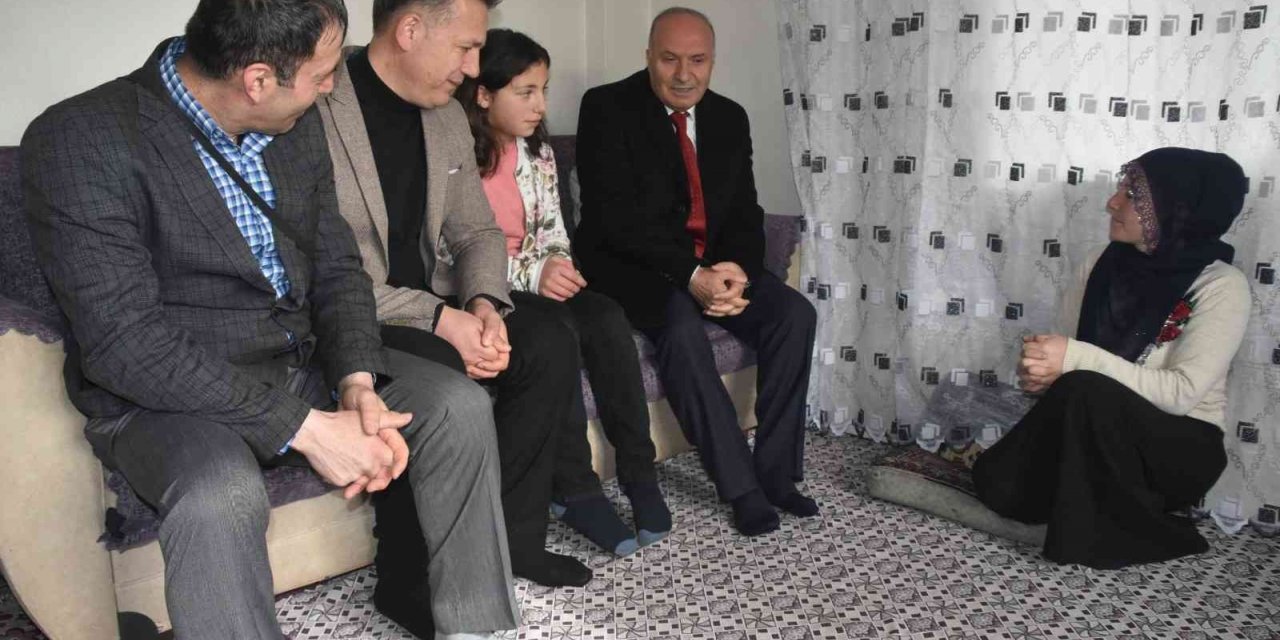 Bitlis’te ikna edilen bin 41 öğrenci okula kazandırıldı