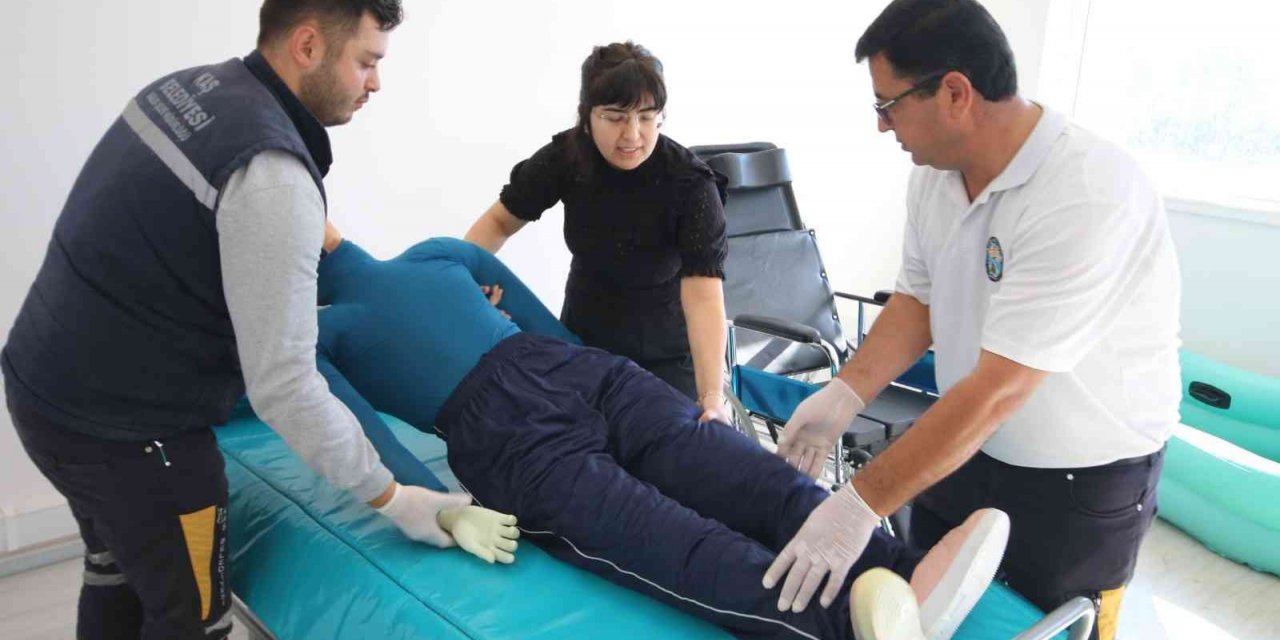 Kaş Belediyesinden hasta yıkama hizmeti