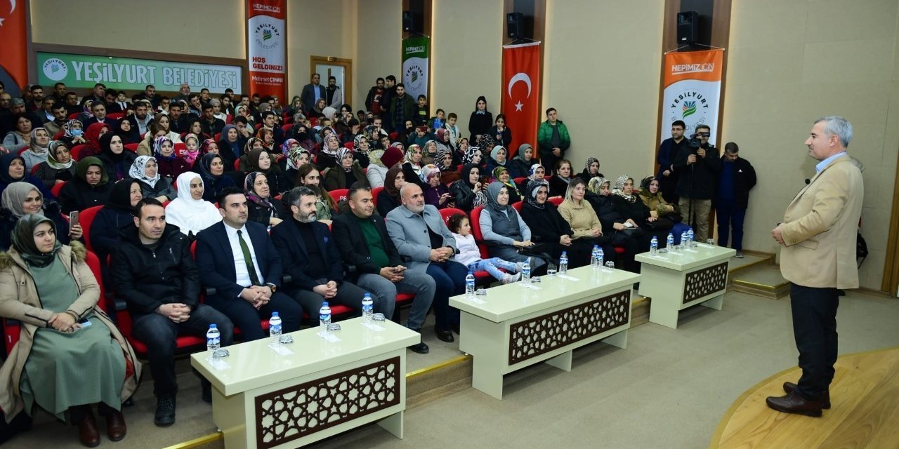 Başkan Çınar, kadın ve gençlere konuştu