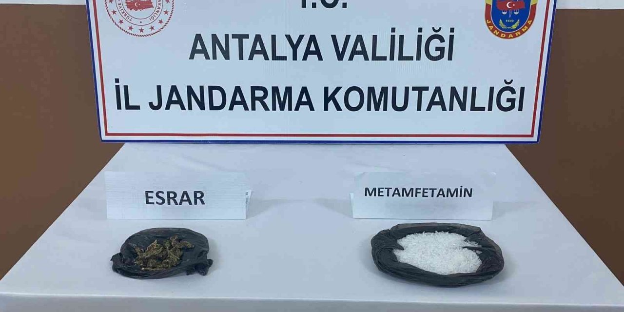 Yolcu otobüsünde koltuğun altına koyduğu uyuşturucu ile yakalandı