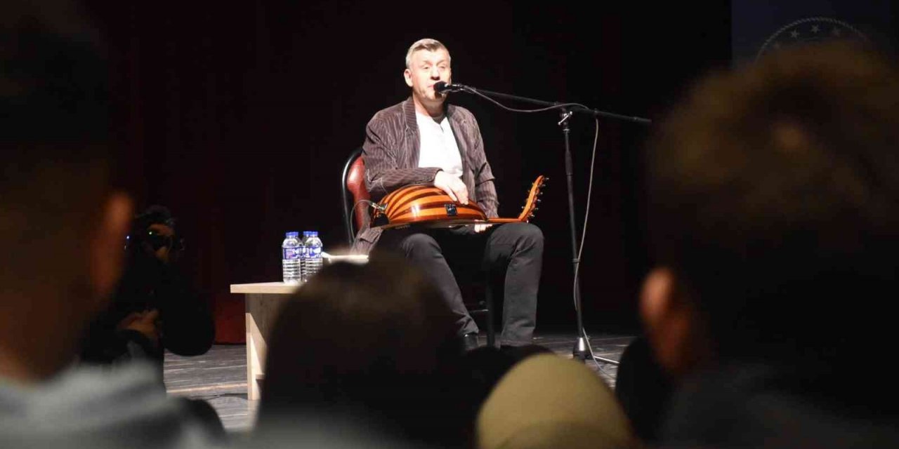 Ünlü sanatçı Metin Şentürk Karabük’te öğrencilerle buluştu