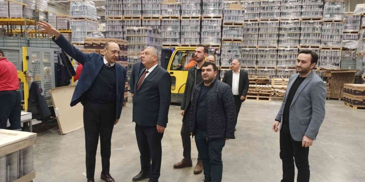 Sanayicinin sorunlarını yerinde dinliyor