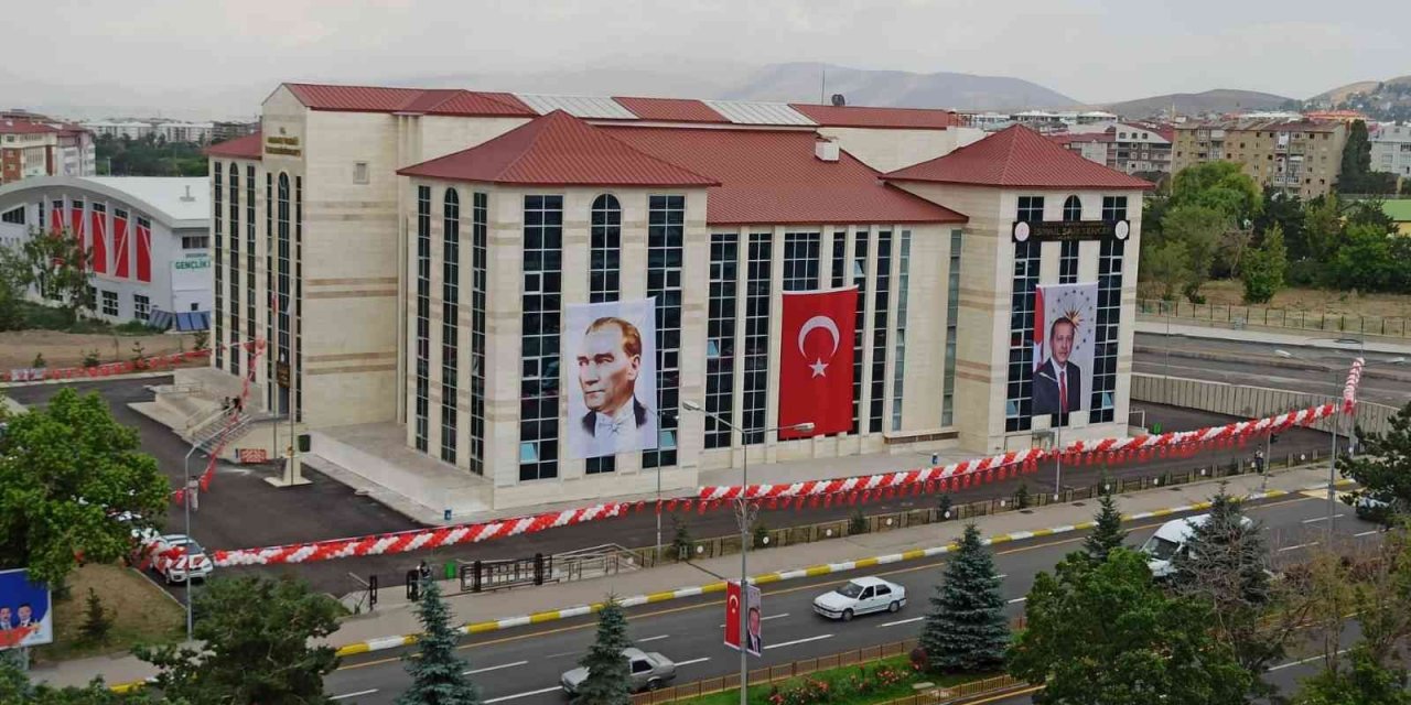 İsmail Saib Sencer İl Halk Kütüphanesi Müdürlüğü 600 bini aşkın materyal ile okurlara hizmet veriyor