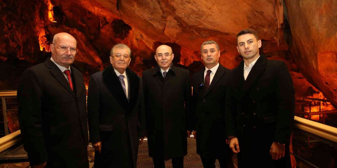 Gölbaşı Belediye Başkanı Ramazan Şimşek, Mevlüt Karakaya ile beraber Tulumtaş Mağarası’nı gezdi