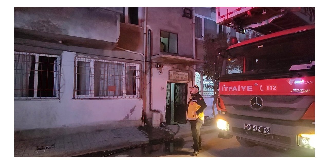 Bursa’da 5 katlı binanın 2. katında doğal gaz patlaması sonucu yangın çıktı