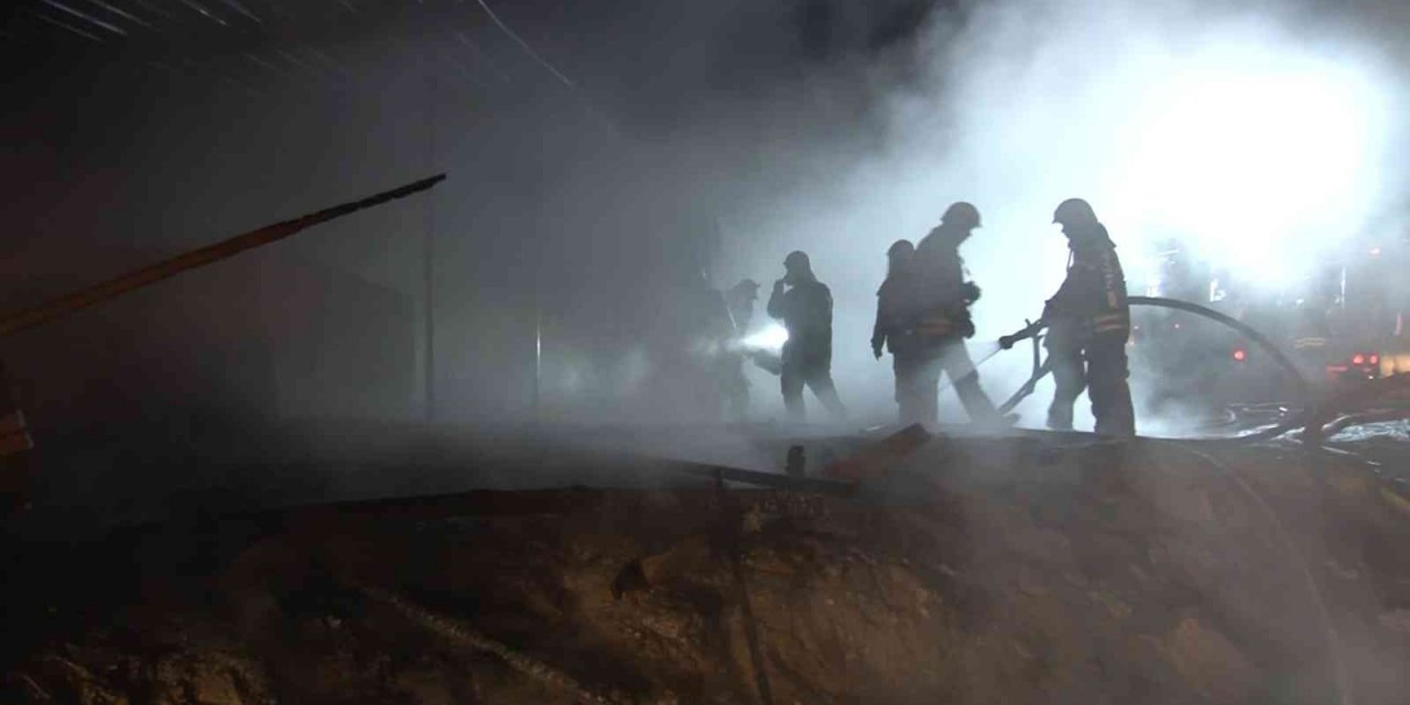 Tuzla’da konteynerde yangın paniği