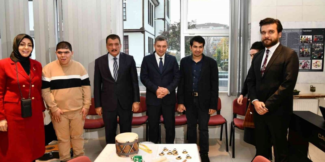 Tuvalimdeki Ezgiler Atölyesinde özel öğrencilere özel eğitim