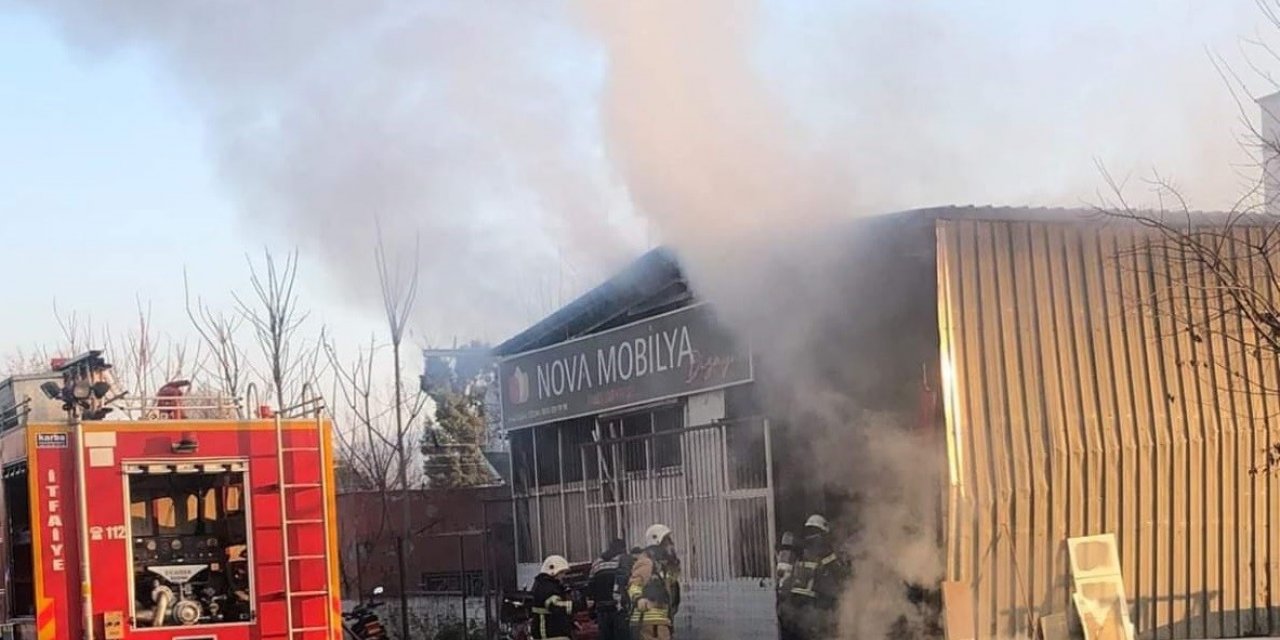 Mobilya üretim atölyesinde çıkan yangın söndürüldü