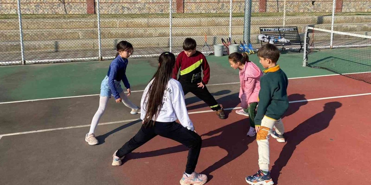 Aydın’da çocuklar hem eğleniyor, hem spor yapıyor
