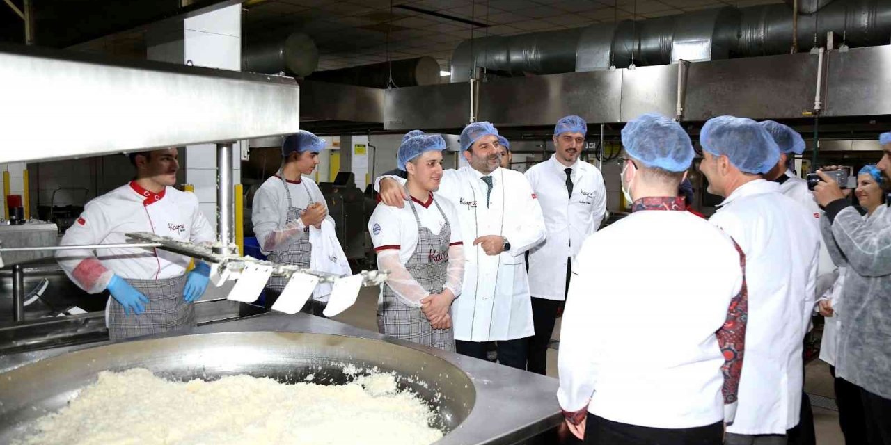 Başkan Mustafa Işık, genç stajyerlerin misafiri oldu