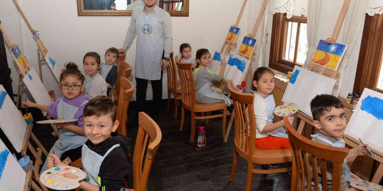 Çocuklar Sanatevi’nde rengarenk bir gün geçirdi