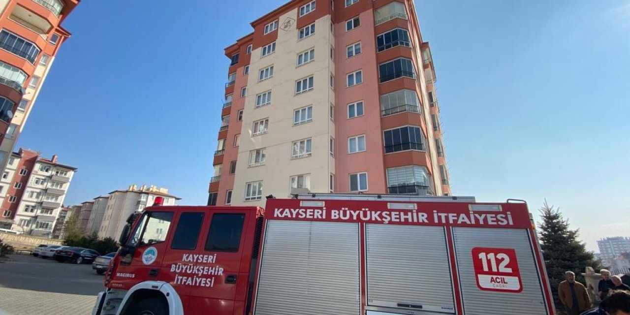 Aspiratör alev aldı, evdekiler panik yaşadı