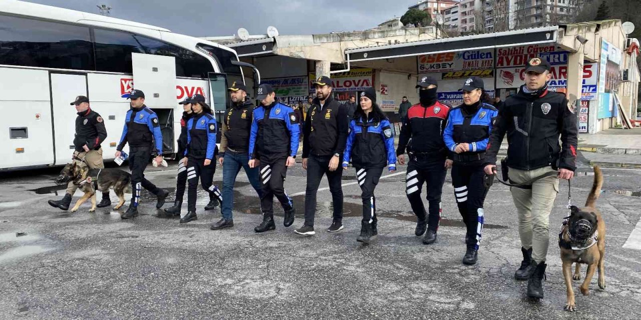 Üsküdar’da polis, internet ve telefon dolandırıcılığına karşı vatandaşı uyardı