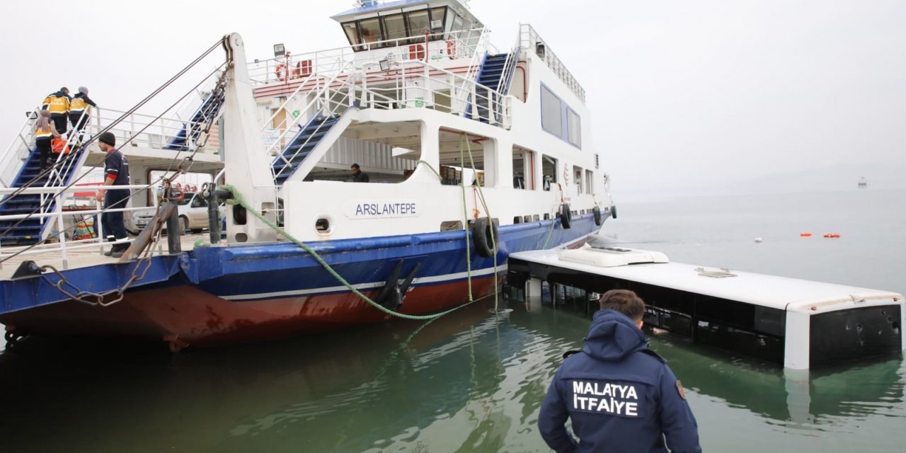 Göle uçan yolcu otobüsünde can pazarı