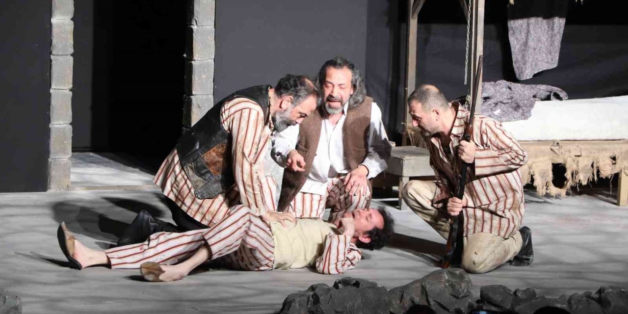 "Bimarhane" sahnelendi