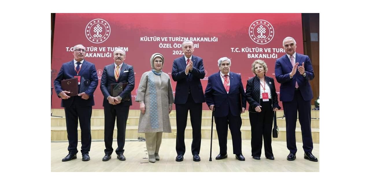 Başkan Pekmezci, Kültür ve Turizm Bakanlığı Özel Ödülü Takdim Programına katıldı
