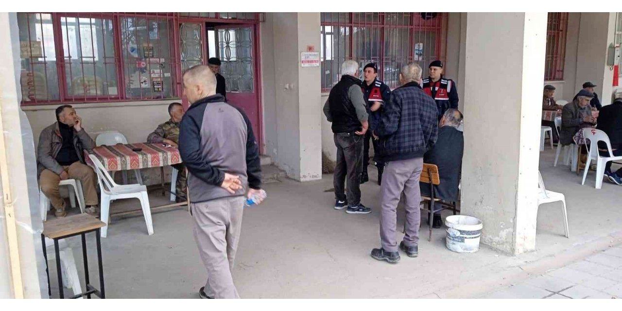 Jandarma ekipleri vatandaşları dolandırıcılık ve hırsızlık olaylarına karşı bilgilendirdi