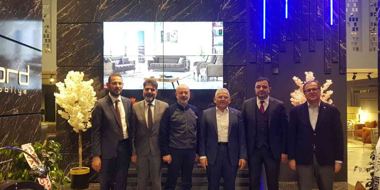 Başkan Büyükkılıç, İstanbul Mobilya Fuarını Ziyaret Etti
