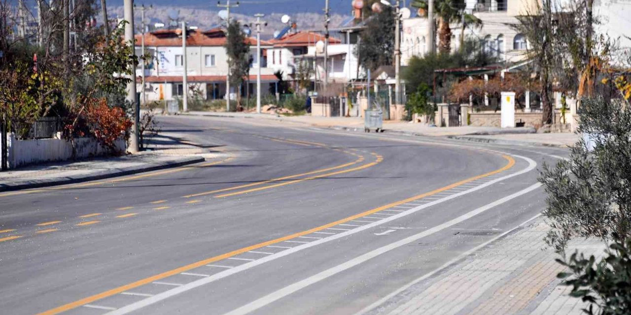 Mersin Büyükşehir Belediyesinin yol çalışmaları sürüyor