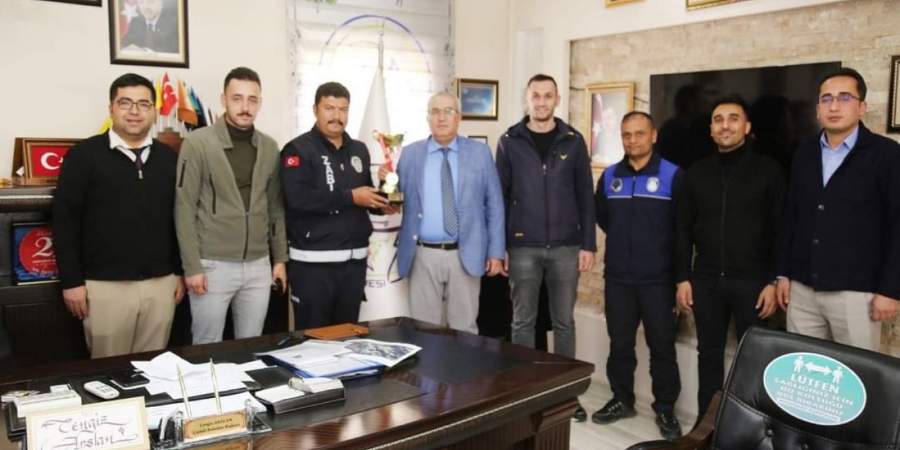 Şampiyonluk kupasını Başkan Arslan’a getirdiler