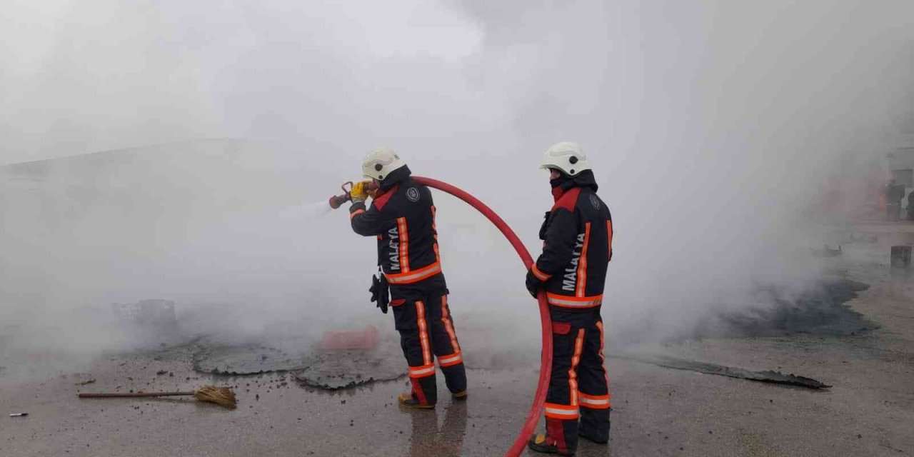 Sebze halindeki yangında alevler gökyüzünü kapladı