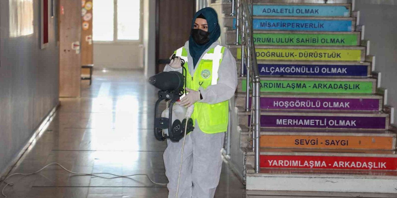 Talas’taki okullarda yarıyıl tatili temizliği