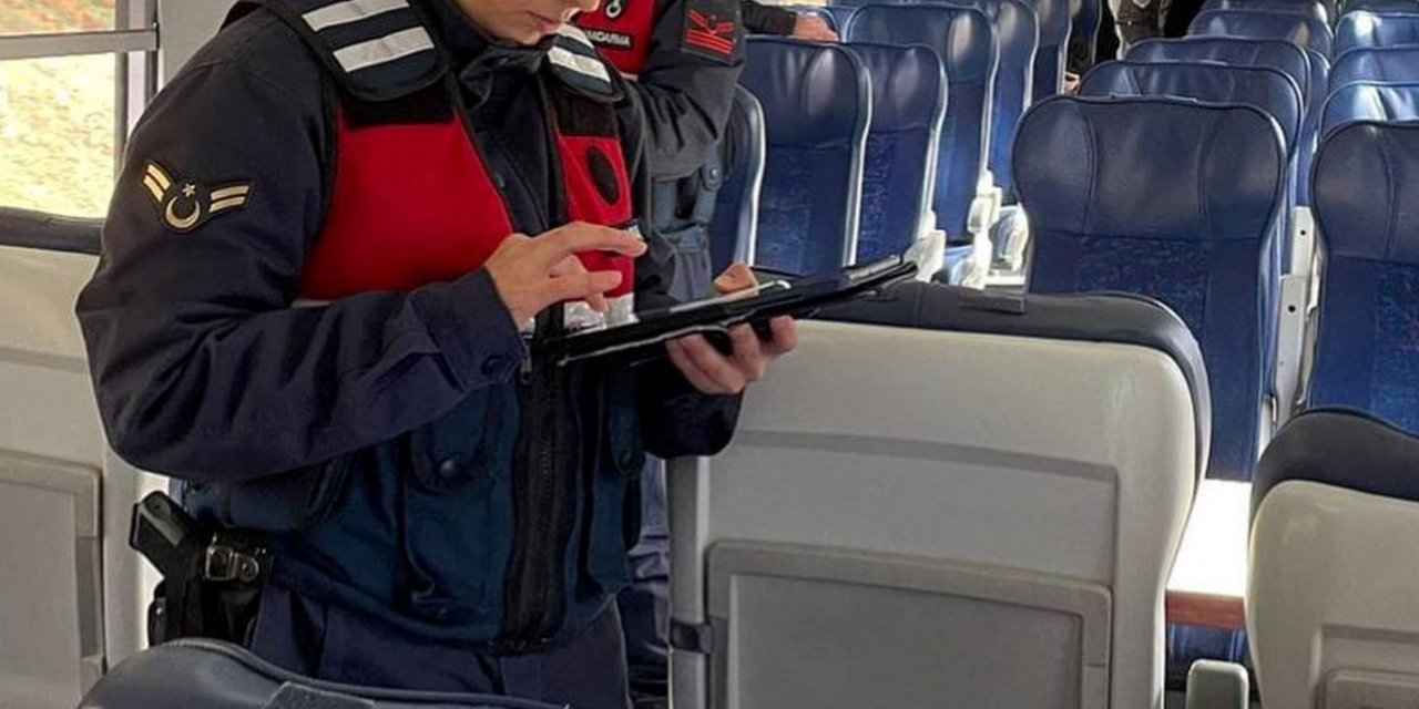 Uşak jandarması 2 hırsızlık şüphelisini trende yakaladı