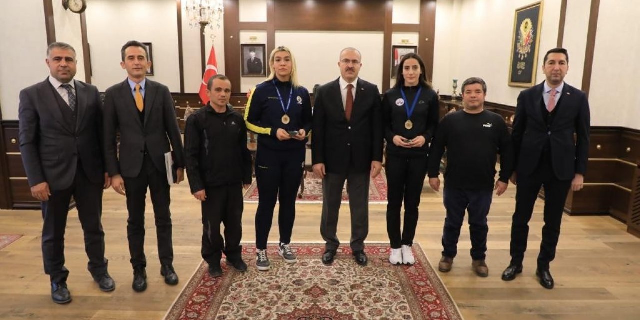 Şampiyon boksörler Elazığ’da