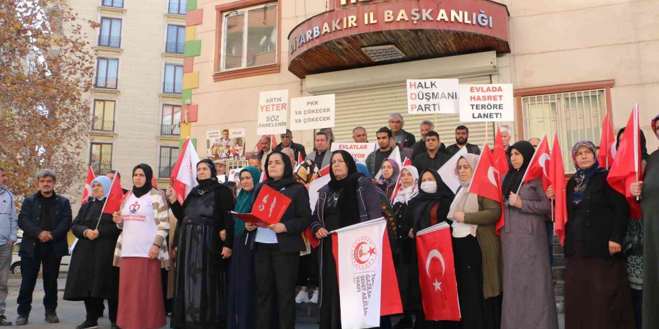 Şehit ve gazi yakınları ile evlat nöbetindeki ailelerden PKK ve HDP’ye gözdağı