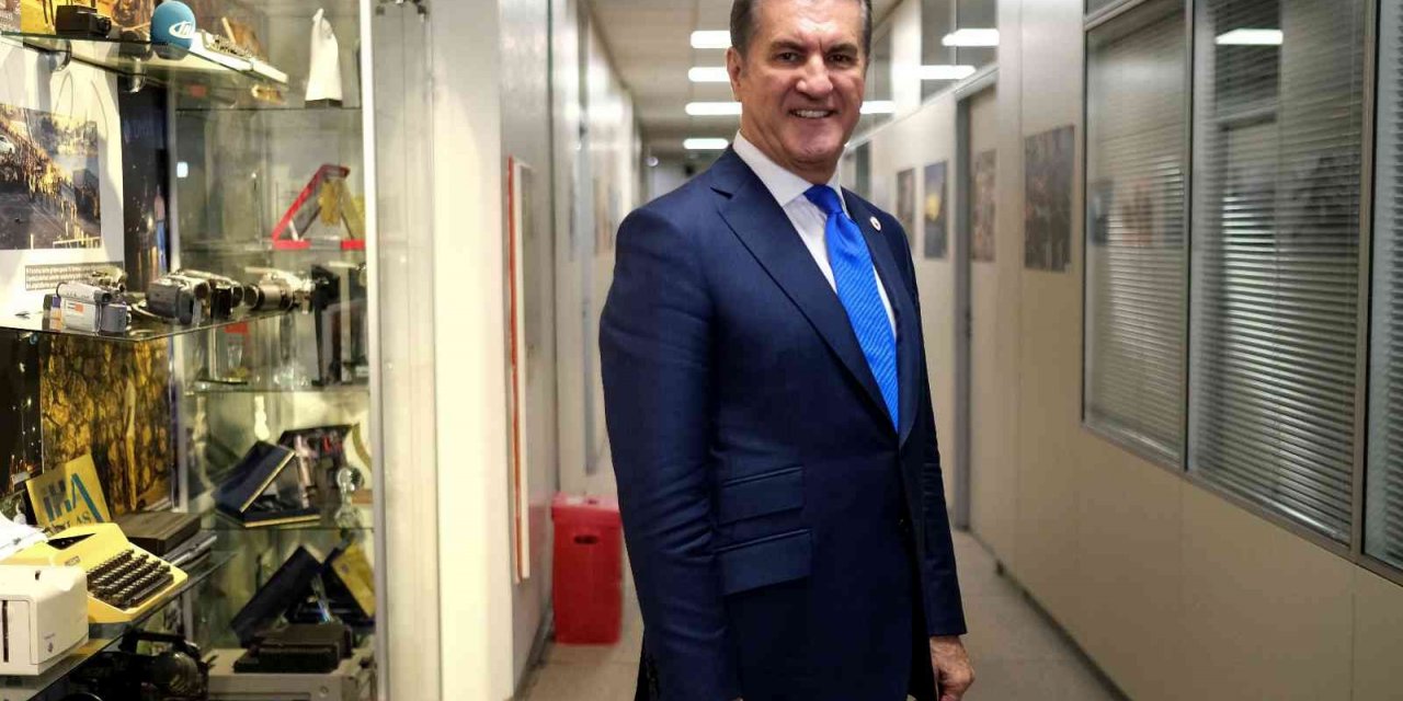 TDP Genel Başkanı Mustafa Sarıgül’den İsveç Başbakanı’na İncil hediyesi