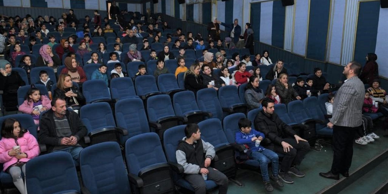 Öğrencilere sinema ve tiyatro etkinliği