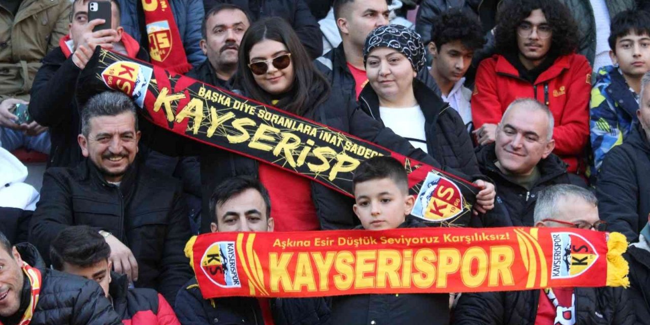 Kayserispor - Beşiktaş maçını 14 bin 500 kişi izledi