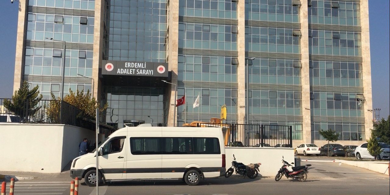 Adliye parkında silahlı kavga: 2 yaralı