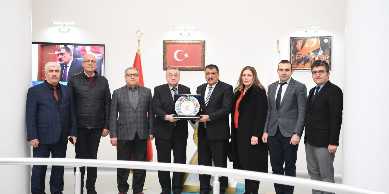 Başkan Gürkan: “Tabiplerimize minnet ve şükran borçluyuz”