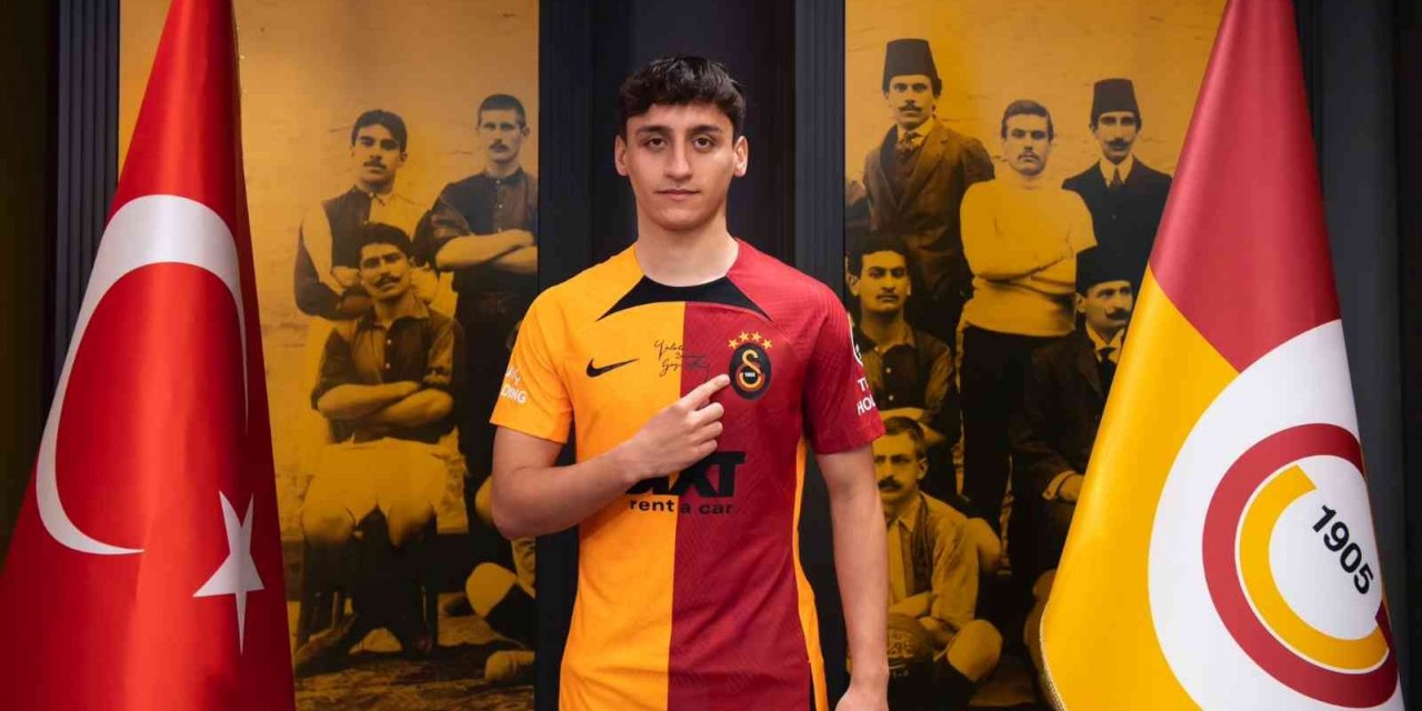 Galatasaray, genç futbolcu Emirhan Kayar ile sözleşme imzaladı