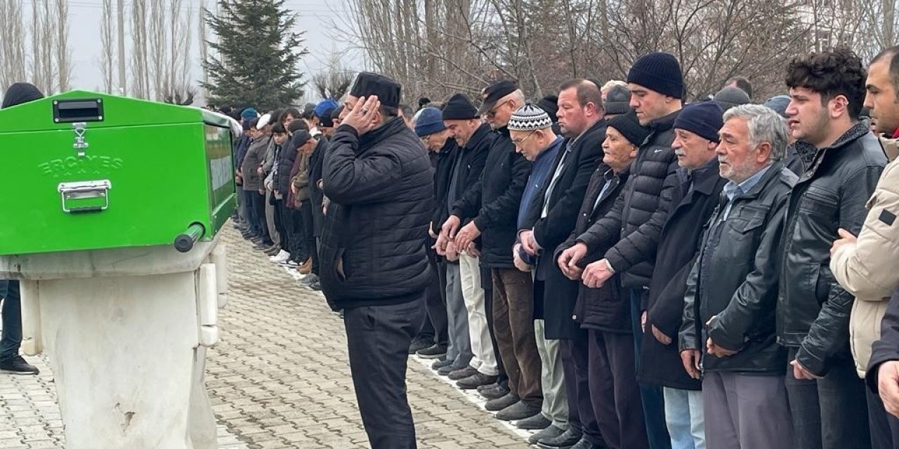 Kocasının boğarak öldürdüğü kadın son yolculuğuna uğurlandı