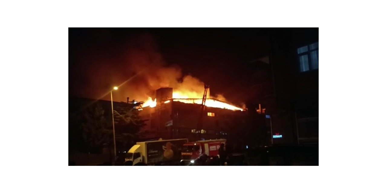 Pendik’te cam ve plastik ürünler üretilen bir fabrikada çıkan yangın çıktı. Olay yerine çok sayıda polis ve itfaiye ekibi sevk edildi.