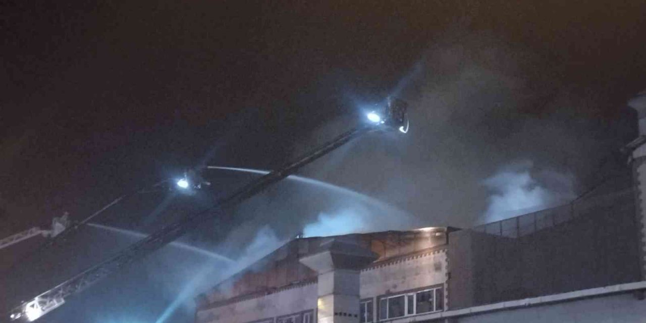Pendik’te cam plastik fabrikasındaki yangın kontrol altına alındı