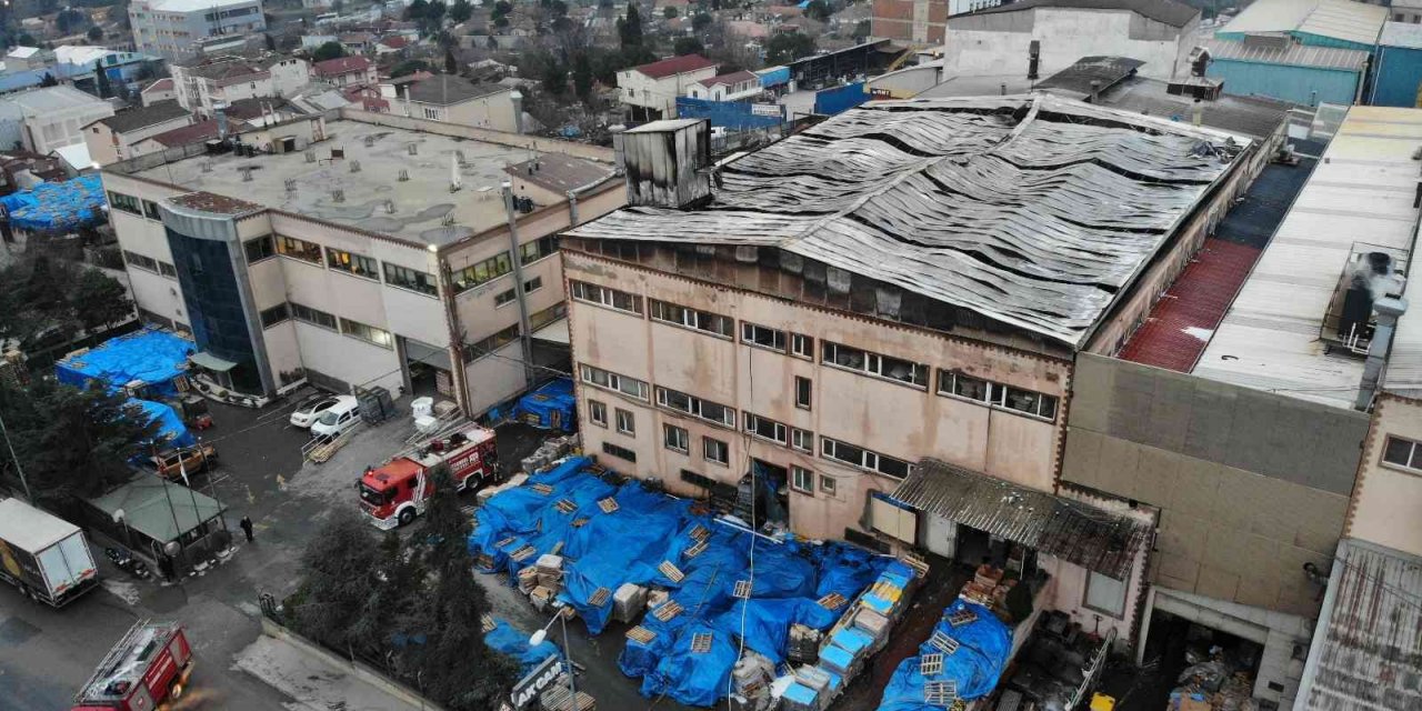 Pendik cam fabrikasındaki tahribat gün ağarınca ortaya çıktı