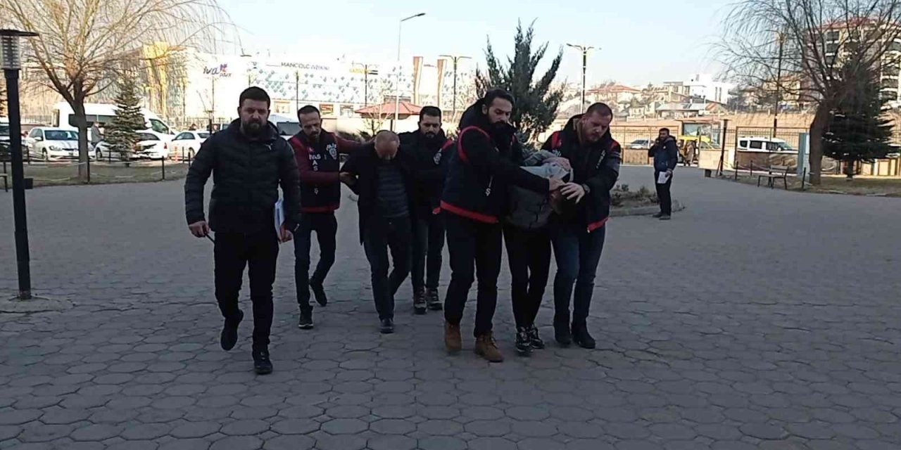 Öldüresiye dövüp "kendi kendine yaptı" dedi