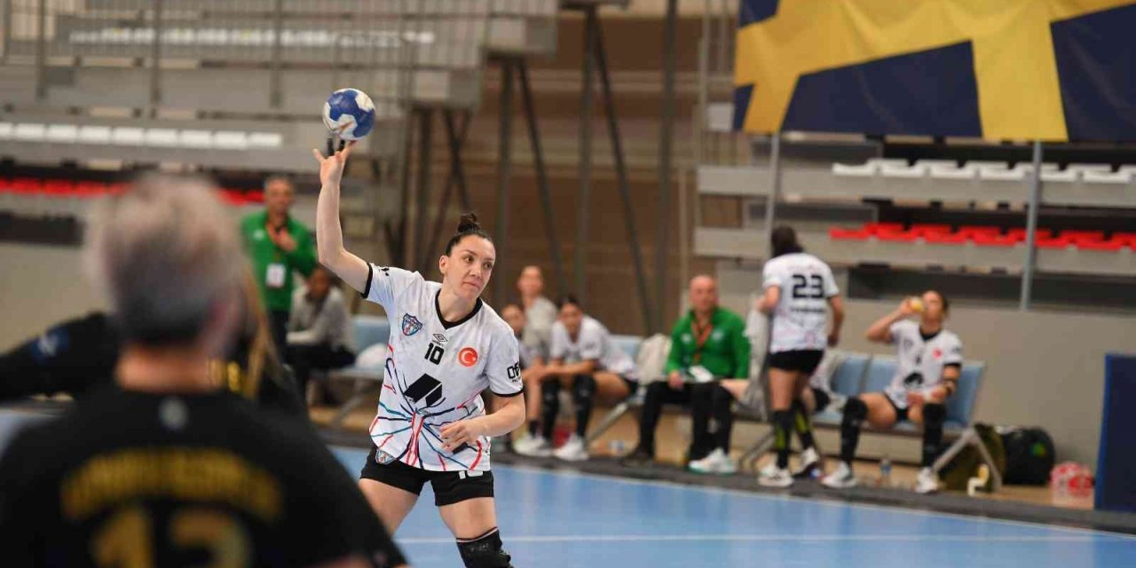 Konyaaltı Belediye SK, lideri elinden kaçırdı