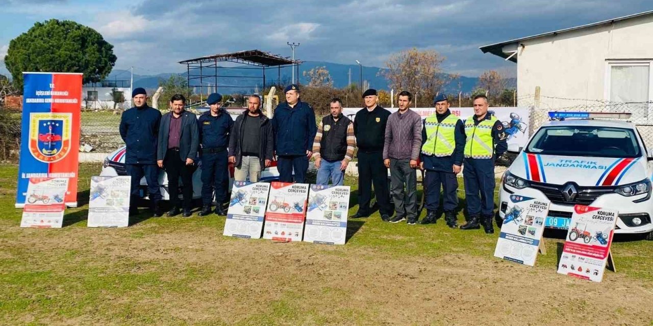 Jandarma ekipleri traktör ve motosiklet sürücülerini bilgilendirdi