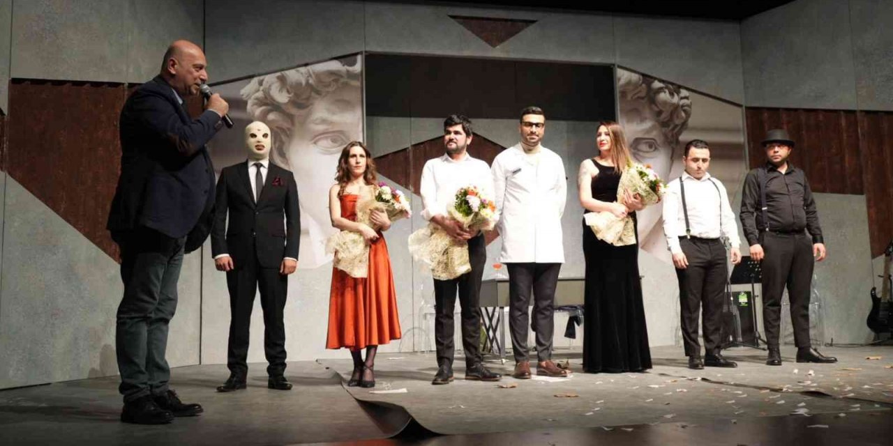 Tarsus Şehir Tiyatrosunun Ezop ve Çirkin oyunu sahnelendi