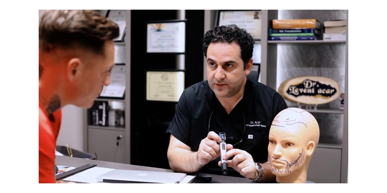 Dr. Levent Acar, efsane futbolcu Totti’yi getirdi